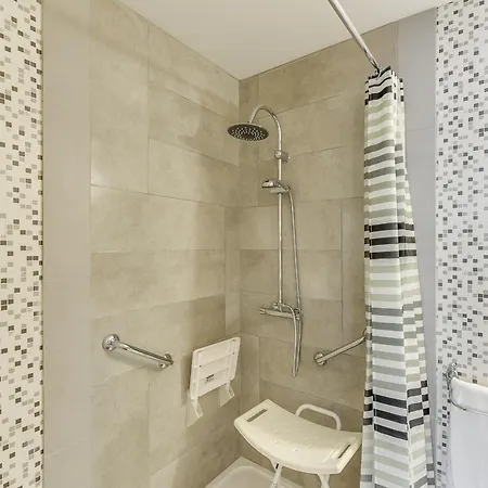 Confort Hotel 2*